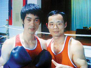 “李小龍”替身曝料一月賺1萬(wàn)傷殘只賠5萬(wàn)(圖)