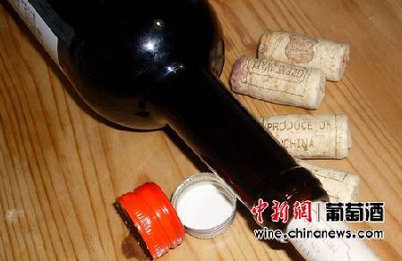 中新網(wǎng)1月12日電(葡萄酒頻道 劉虹利)年終來到，許多白領(lǐng)朋友的各類應(yīng)酬活動比平日增多了不少，而“喝酒”作為應(yīng)酬中必不可少之事，或多或少令許多朋友感到頭疼。