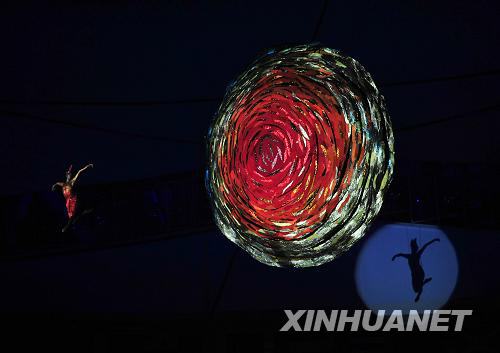  9月6日晚8時，北京2008年殘奧會開幕式在國家體育場“鳥巢”隆重舉行。這是開幕式上的文藝表演《太陽鳥》。