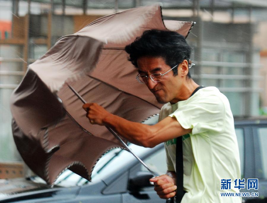 #（關(guān)注臺風“海葵”）（1）“?？睖p弱為強熱帶風暴 對上海影響仍將持續(xù)3天