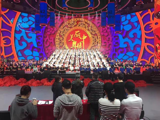 央視春晚舞臺(tái)