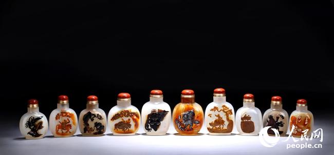 李克生作品：嶺南薈萃“水上漂”鼻煙壺十件套。資料圖片
