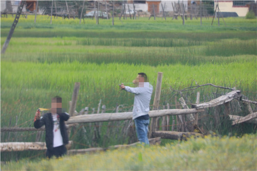 可惡！可惡！可惡！居然在納帕海用彈弓打鳥！??！