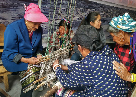 德欽縣婦女手工編紡織培訓(xùn)在達(dá)日舉辦