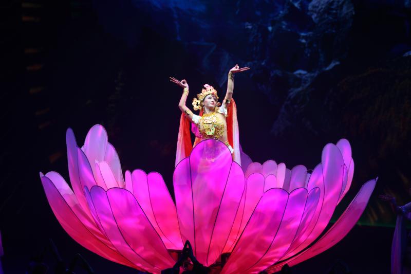 第十屆毗鄰地區(qū)康巴藝術節(jié)迪慶、甘孜、昌都專場文藝演出集錦