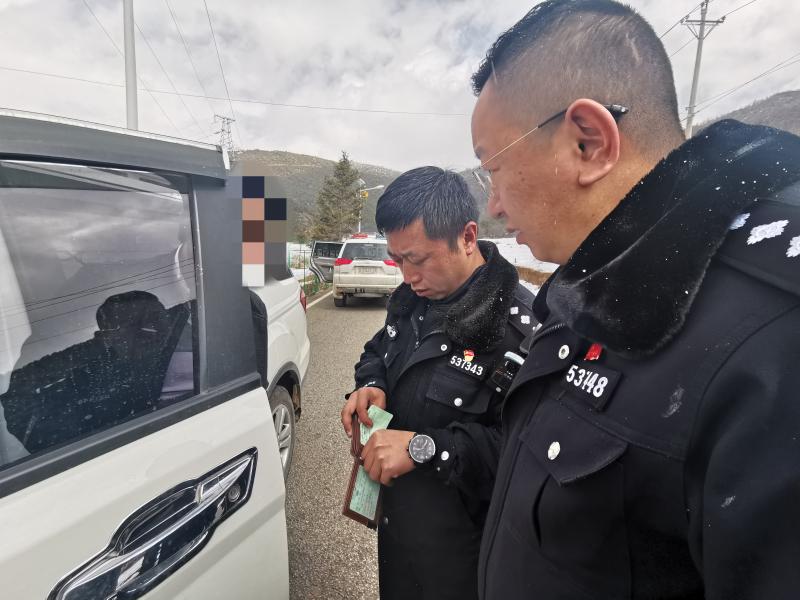 五鳳山打鳥(niǎo)的人被現(xiàn)場(chǎng)抓了這樣的行為可要不得