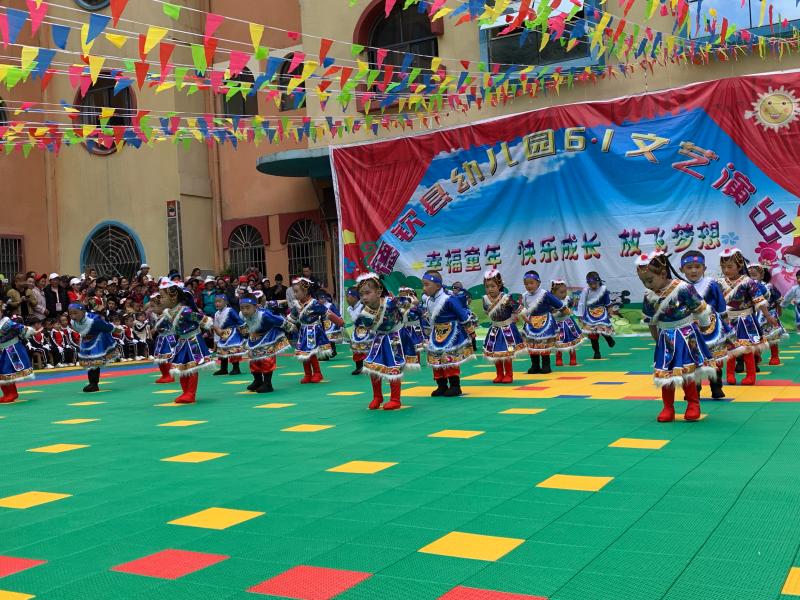 德欽縣幼兒園開展六一慶?；顒?></a>
     <p><a href=
