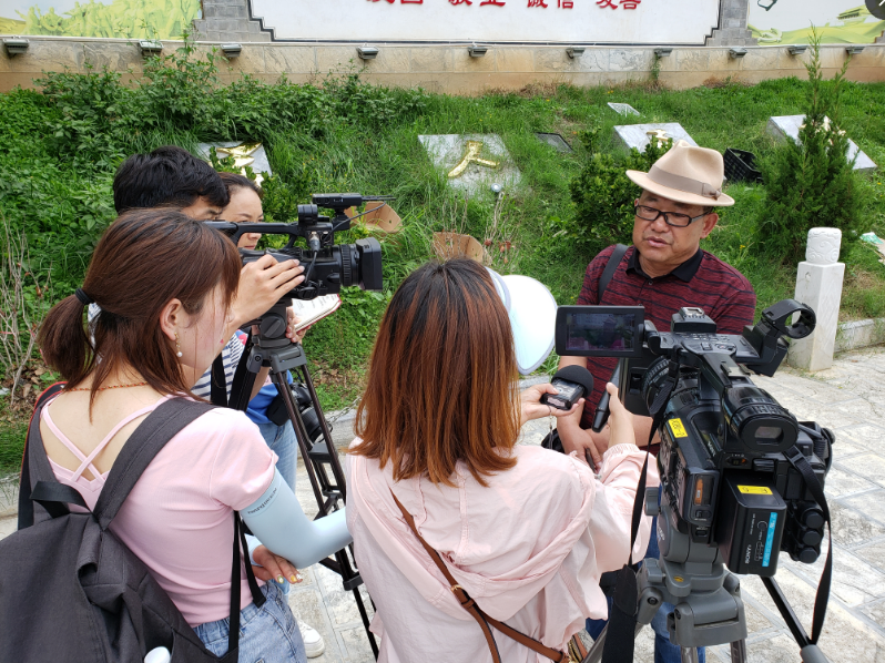 記者再走長征路”主題采訪媒體團到我州采訪