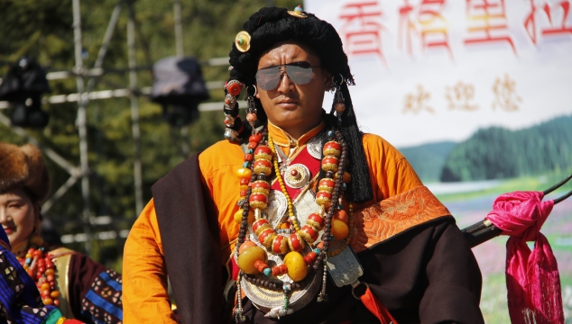 香格里拉四場(chǎng)文藝展演慶祖國華誕