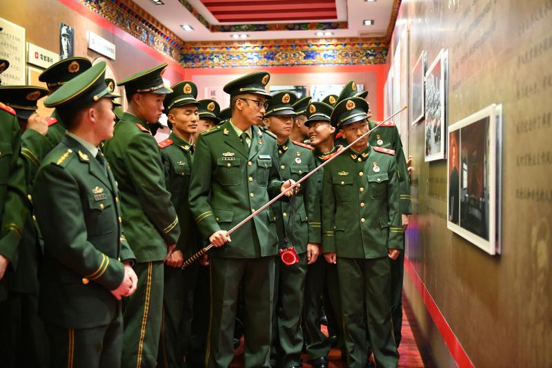 武警迪慶支隊嚴密組織“憲法進軍營”主題日活動