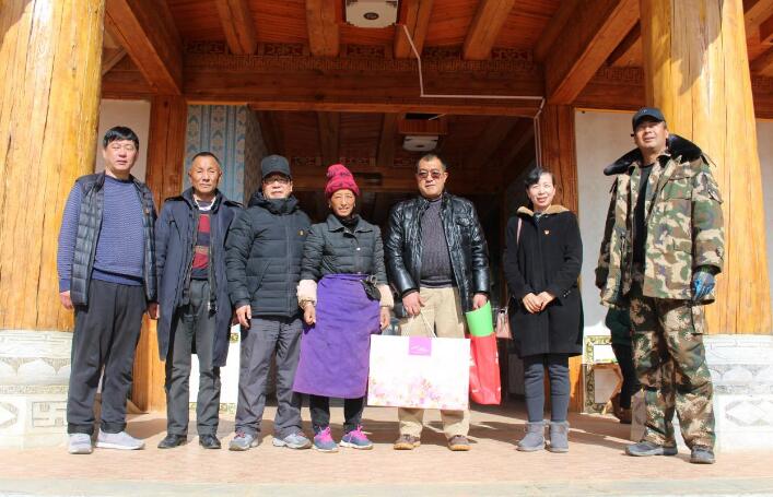 州科協(xié)干部職工到小中甸鎮(zhèn)慰問(wèn)貧困戶