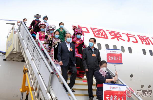 在滇全國人大代表赴京出席十三屆全國人大三次會(huì)議