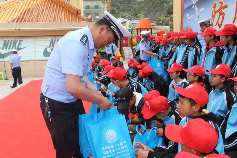 記德欽縣公安交警大隊(duì)因公殉職民警都吉品楚