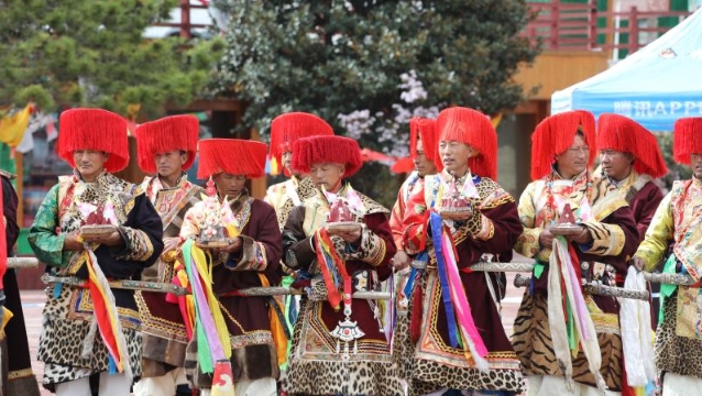 德欽縣第六屆神山祭祀活動(dòng)在飛來寺觀景臺(tái)舉行