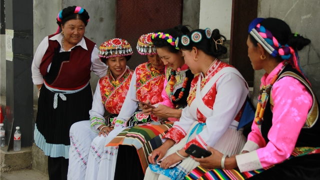 車里各村民民族團結(jié)一家親