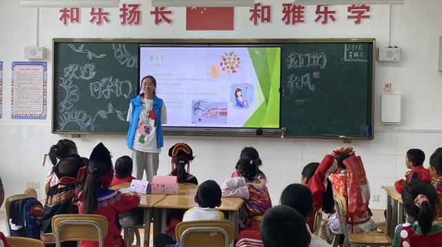“輕風(fēng)計劃”大學(xué)生志愿者到維西縣進(jìn)行志愿服務(wù)