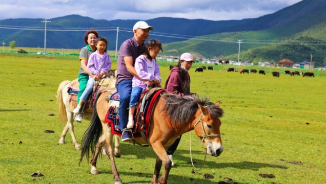 進入旅游旺季，迪慶高原“熱”起來了