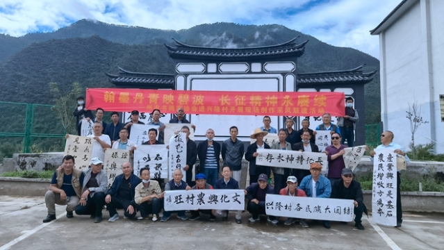 金江鎮(zhèn)興隆村：書畫獻(xiàn)禮二十大