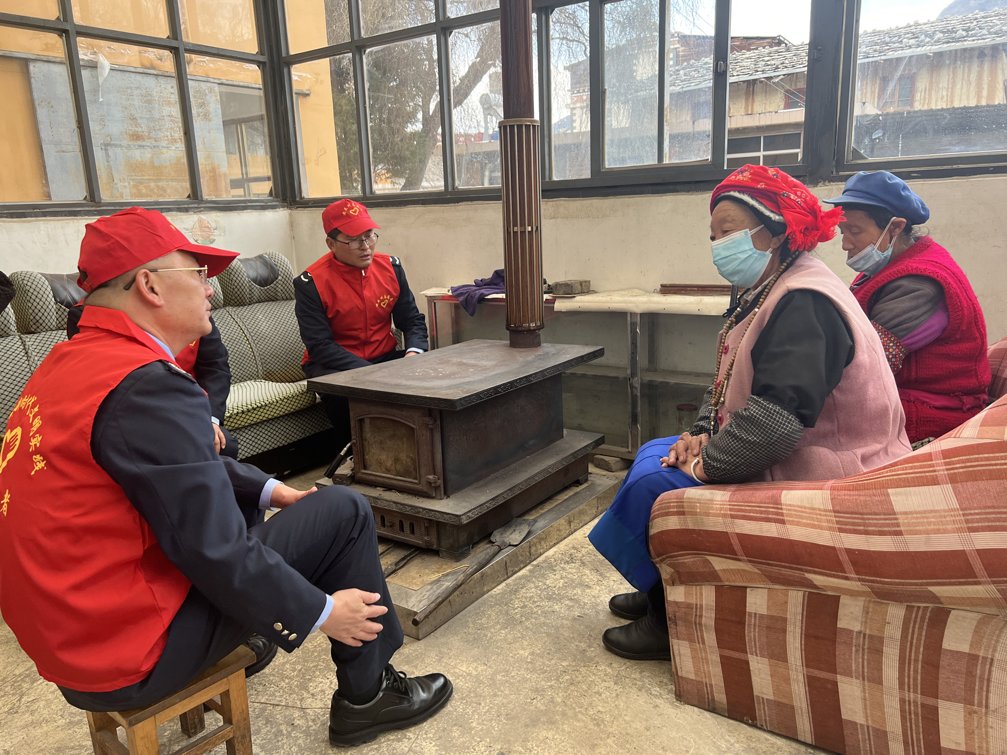 迪慶州陽江兩地稅務(wù)局開展“弘揚雷鋒精神 踐行稅務(wù)擔(dān)當(dāng)”主題聯(lián)學(xué)共建活動