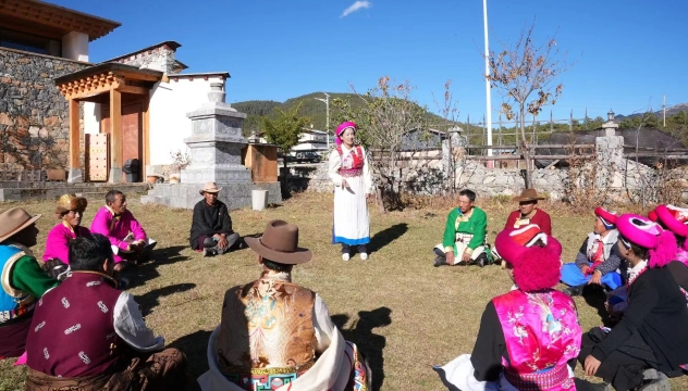 流動(dòng)黨校老師深入香格里拉市小中甸鎮(zhèn)和平村支特村民小組扎西牧場講黨課