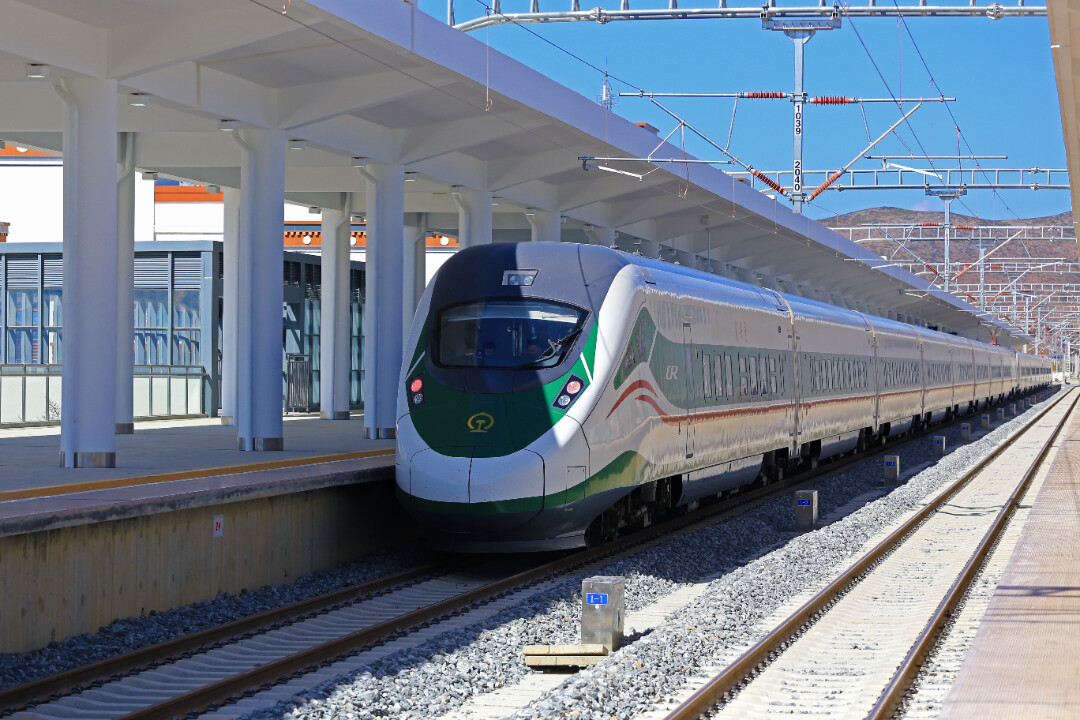 3、動(dòng)車停靠至香格里拉站（主）.JPG