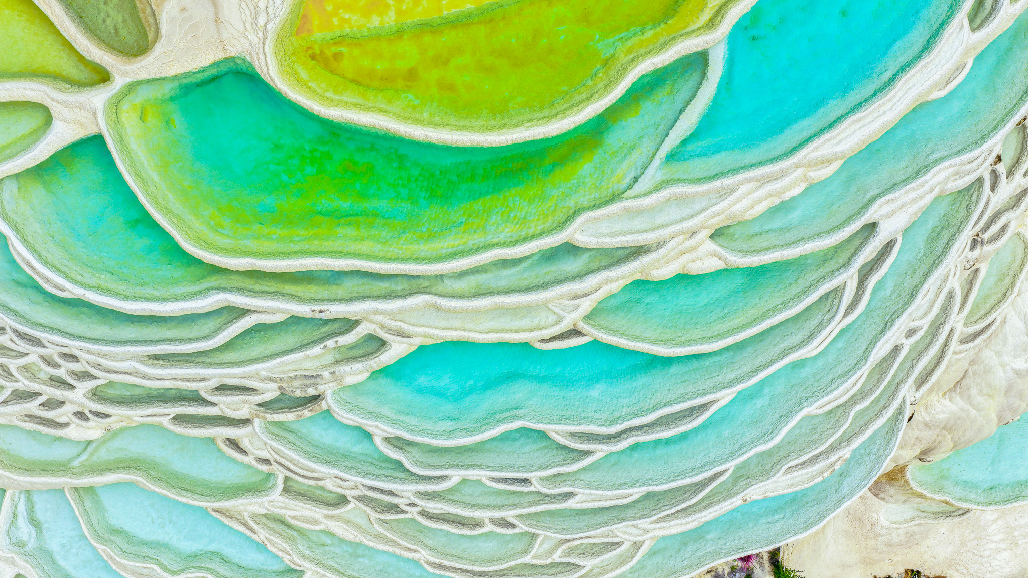 果凍色的湖水你見過嗎？香格里拉白水臺美得好夢幻