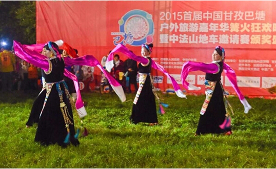 2015 首屆中國(guó)甘孜·巴塘戶外旅游嘉年華的成功舉辦，勢(shì)必將推進(jìn)巴塘旅游經(jīng)濟(jì)轉(zhuǎn)型升級(jí);通過(guò)山地車(chē)賽、露營(yíng)節(jié)、徒步大會(huì)等系列活動(dòng)的開(kāi)展，打造甘孜地區(qū)最大規(guī)模的融合旅游消費(fèi)拉動(dòng)、旅游產(chǎn)品推廣、目的地營(yíng)銷(xiāo)、品牌提升多種功能為一體的賽事活動(dòng)，將巴塘塑造成國(guó)際一線戶外目的地，318沿線的黃金驛站，成為大香格里拉旅游圈的核心節(jié)點(diǎn)，全面長(zhǎng)久的驅(qū)動(dòng)巴塘旅游經(jīng)濟(jì)。