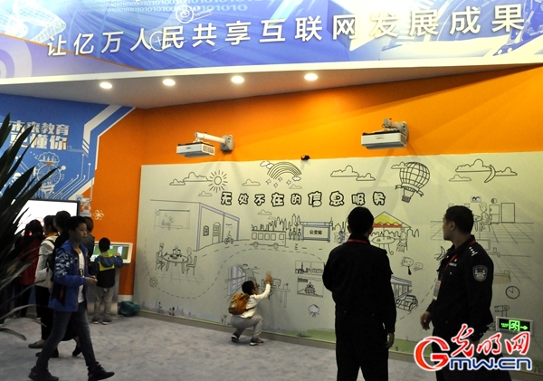 【砥礪奮進(jìn)的五年?大型成就展】短視頻丨冰箱下單手機(jī)辦公 體驗(yàn)“云端”上的智慧生活